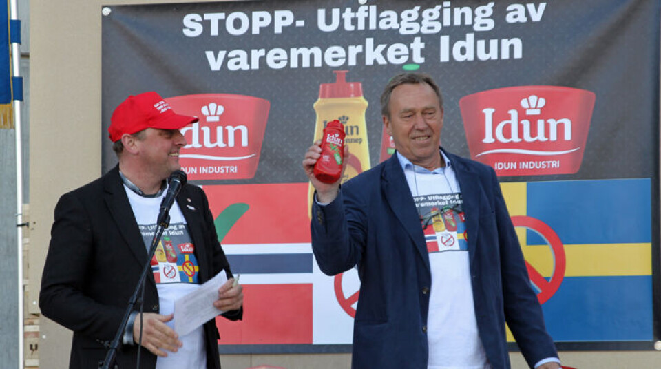 AKSJONERTE: Distriktssekretær Ulf Lervik i LO Østfold (til venstre) og NNN-leder Jan-Egil Pedersen aksjonerte for å beholde Idun i Norge, og fikk gjennomslag.