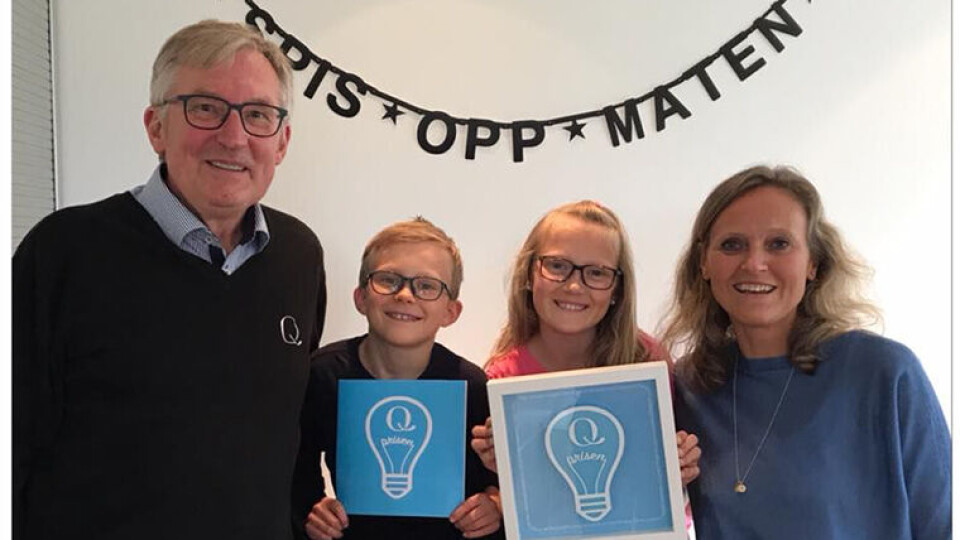Q-prisen: Bent Myrdahl, Oskar, Matilde og Mette Nygård Havre mottok Q-prisen for å ha påvirket Q til å ta kampen mot matsvinn (Foto: Q-meieriene)