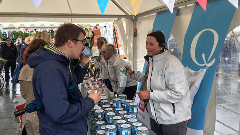 RESTEFEST: Under den store restefesten i Bergen sist lørdag stilte Q-Meieriene med egen melkebar. Med budskapet «ikke dårlig etter» ønsket det lille meieriet å informere om at melk ikke må kastes bare fordi datoen er gått ut. (Foto: Q-meieriene)