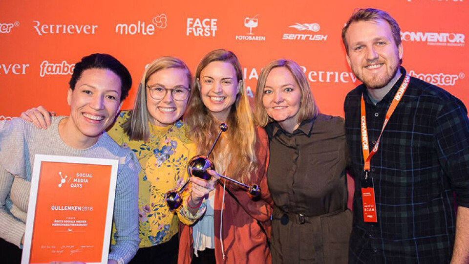 DESKEN: Tine-desken er en tverrfaglig gruppe fra kommunikasjon, marked og kundeservice, her representert ved (f.v) Veronika Skagestad, Karoline Kaalen Loland, Line Løtveit, Monica Myran Hexum og Sindre Haugan. (Foto: Tine)