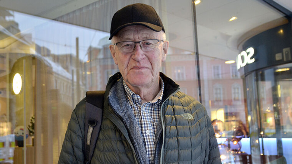 REDAKTØR: – Jeg begynte som veterinærdirektør i 1990, og da var det fortsatt revirkamper og kaotisk på flere områder, forteller Gudbrand Bakken, redaktør for boka «Makt og styring rundt matfatet». (Foto: Synnøve Prytz Berset)