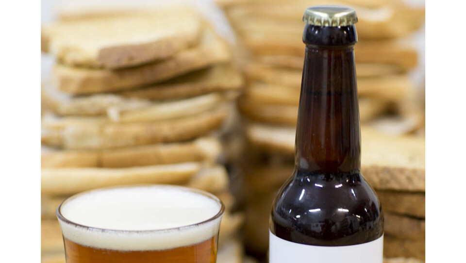 BRØDØL: Brødrester kan brukes til brygging av øl. (Foto: Tom Moggarch, Toast Ale.)