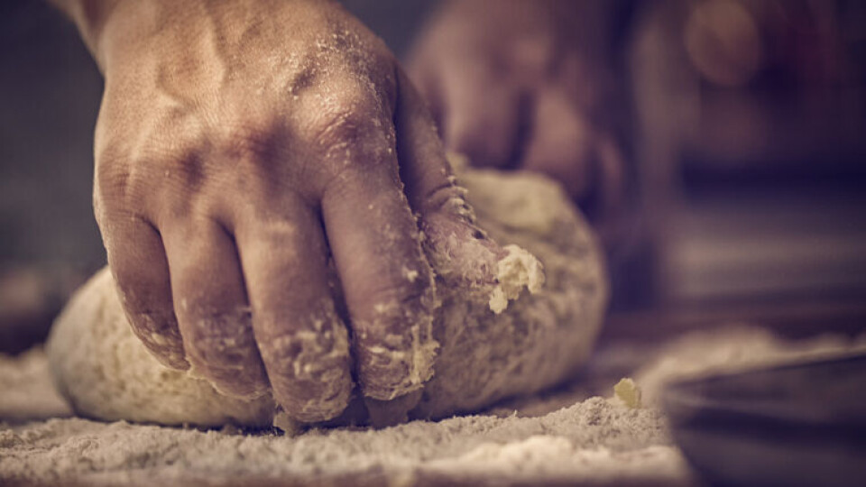SUNT OG GODT. Langtidshevet brød selger som varmt hvetebrød i norske bakerier. Ifølge ekspertisen er det bedre både for smaksløker og tarmtotter. (Foto: Istockphoto)