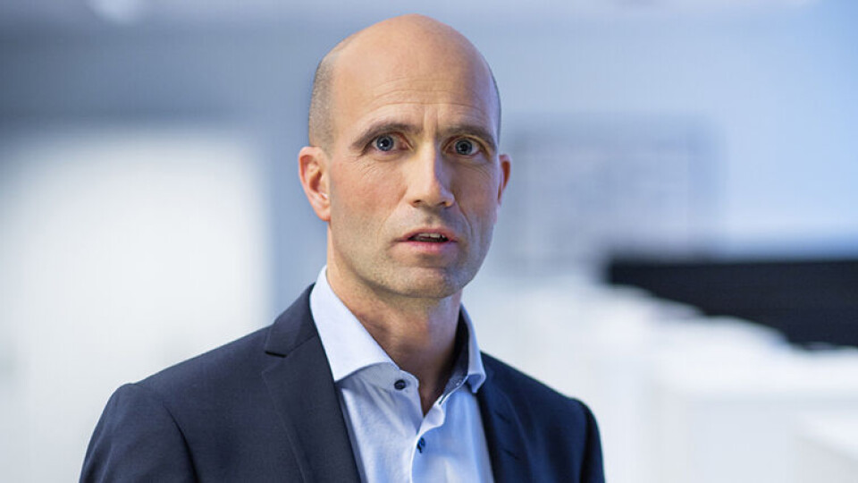MILEPÆL: Varemerke nummer 300 000 bærer navnet UKAP AS, forteller avdelingsdirektør i Patentstyret, Bernt Boldvik. (Foto: Patentstyret)
