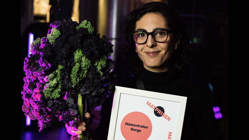 MATPRISEN: – Vi håper denne prisen vil inspirere til å se på maten som en ressurs man skal ta vare på og ikke kaste, sier Paula Capodistrias i Matsentralen om prisen de vant denne uken. (Foto: Joachim Sollerman)