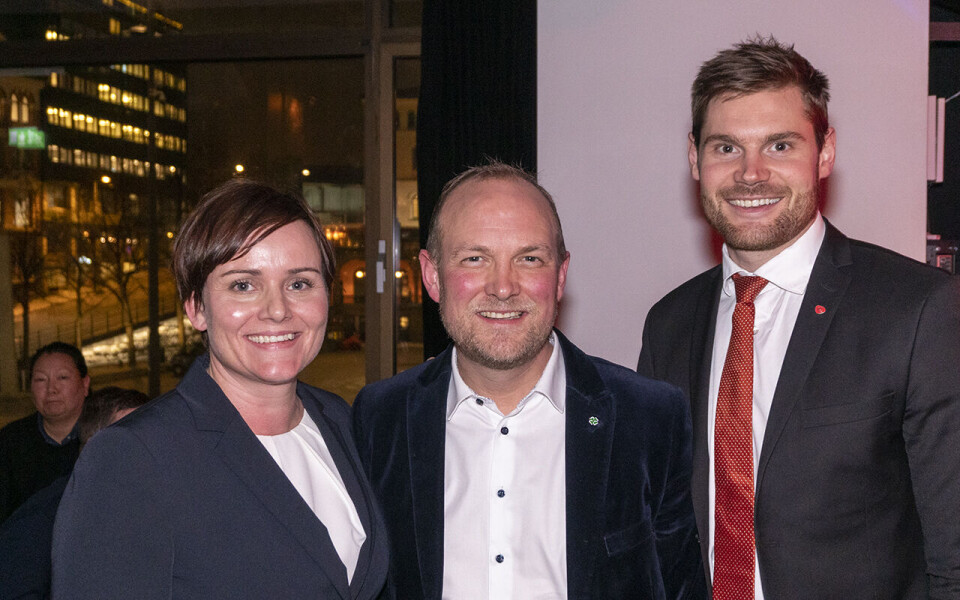 Stortingsrepresentantene Margret Hagerup (H), Ole Andre Myhrvold (Sp) og Nils Kristen Sandtrøen (Ap) etter debatten om grensehandel og avgiftsnivået for drikkevarebransjen i Norge.