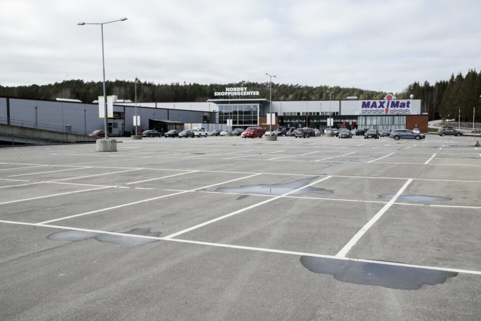 Nordby shoppingsenter har opplevd en nedgang i salg på hele 95 prosent siden Norge stengte grensa til Sverige. Foto: Vidar Ruud, NTB scanpix