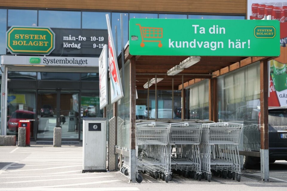 Strömstad er en av kommunene med mest grensehandel fra Norge. Stengte grenser har skapt krisestemning i kommunen. Nå ber svenske myndigheter Norge om en særordning for Strömstad. Foto: Adam Ihse,TT/NTB