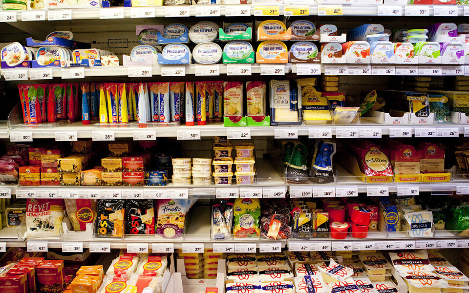 Mye mat inneholder tilsetningsstoffer. Mattilsynet har utviklet en ny veileder om regelverket som gjelder for produsentene.