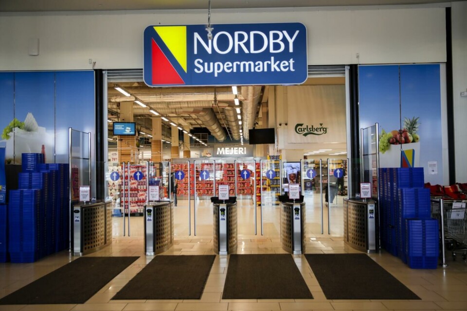Det har vært langt færre kunder på Nordby Supermarket i Strømstad etter at det ble innført restriksjoner på reiser til Sverige. Foto: Vidar Ruud, NTB