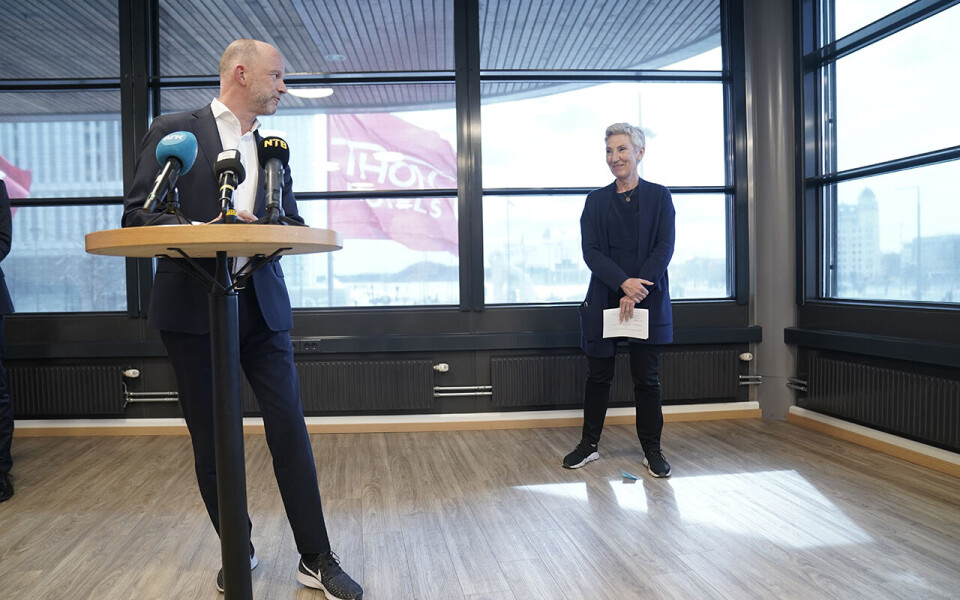 NHO-sjef Ole Erik Almlid og LO-leder Peggy Hessen Følsvik var begge fornøyde da de presenterte utfallet av årets lønnsoppgjør på Thon Hotel Opera søndag.