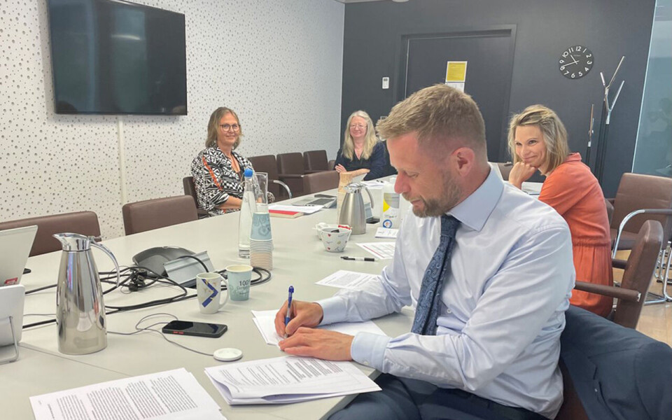 Tirsdag formiddag signerte helseminister Bent Høie den nye intensjonsavtalen for et sunnere kosthold.