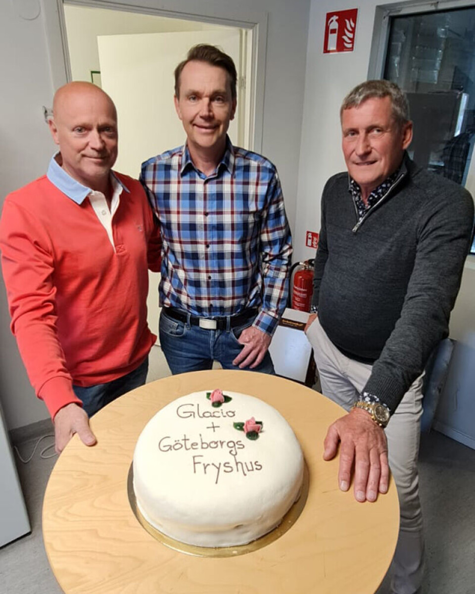 Her er avtroppende eier i Göteborgs Fryshus AB, Jan Bergquist (til venstre), påtroppende administrerende direktør Henrik Hellgren og avtroppende direktør og deleier Thomas Nydén. Foto: Glacio