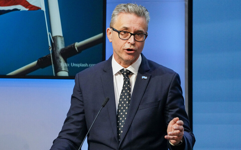 Fiskeri- og sjømatminister Odd Emil Ingebrigtsen foreslår en ny tillatelsesordning for oppdrettsnæringen.