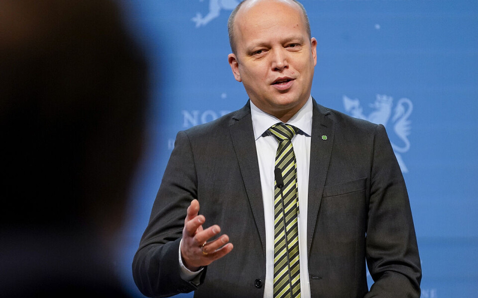 Finansminister Trygve Slagsvold Vedum holder pressekonferanse om økonomiske tiltak knyttet til koronasituasjonen.