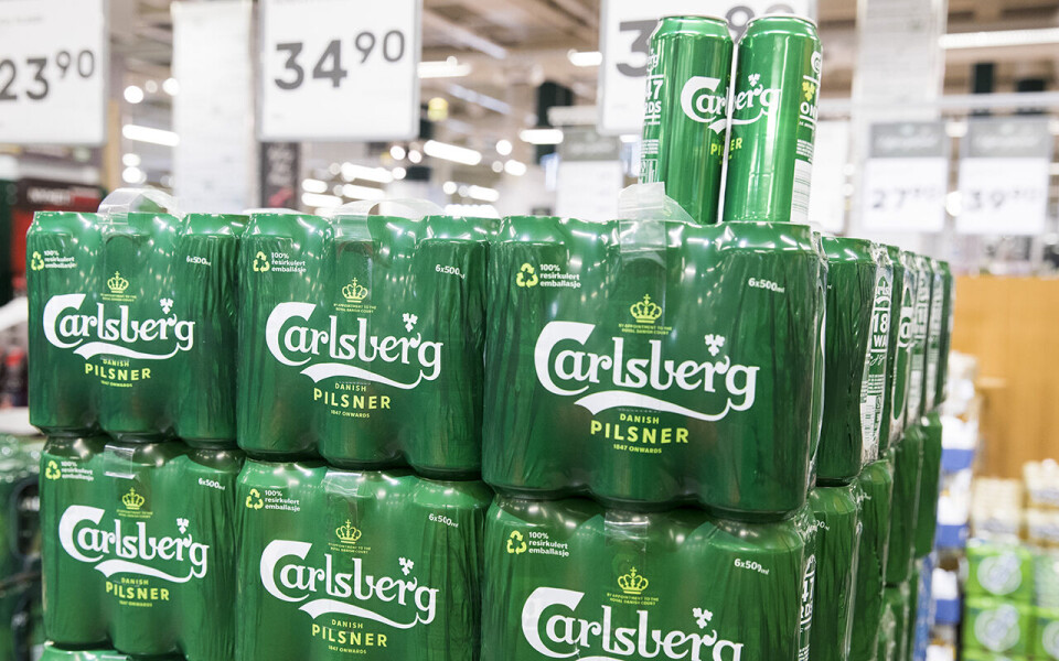 Både Heineken og Carlsberg sier at de vil komme til å øke prisene på øl i løpet av året.