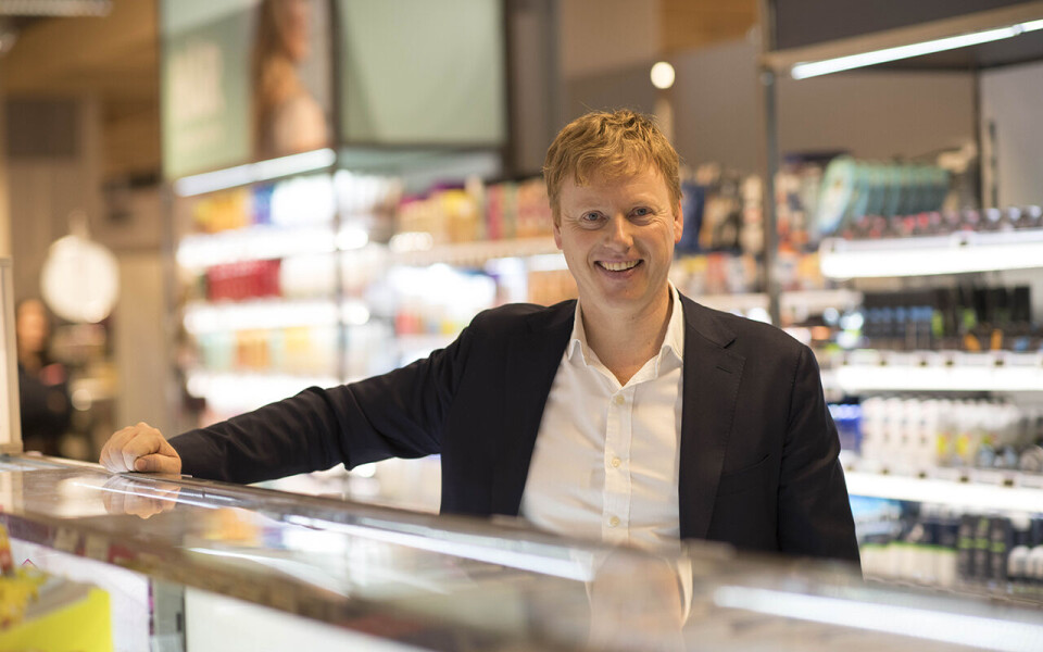 Administrerende direktør Vegard Kjuus i Meny fjerner russiske varer fra hyllene.