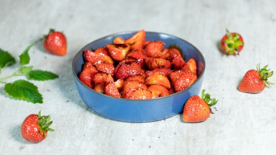 Foto Marinerte jordbær er en enkel og raffinert dessert.