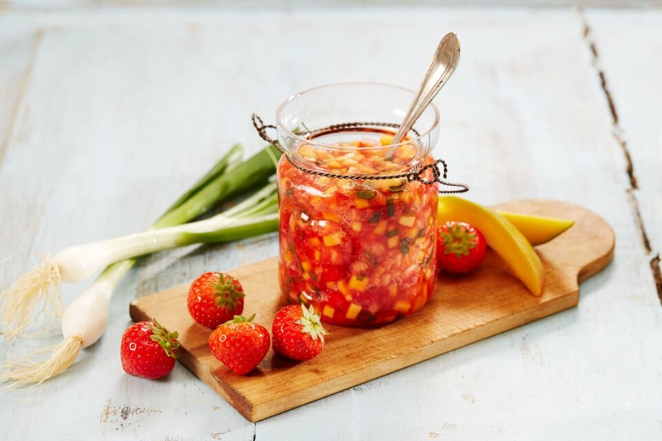 Foto Jordbærsalsa kan med fordel prøves som et friskt tilbehør til sommermaten.