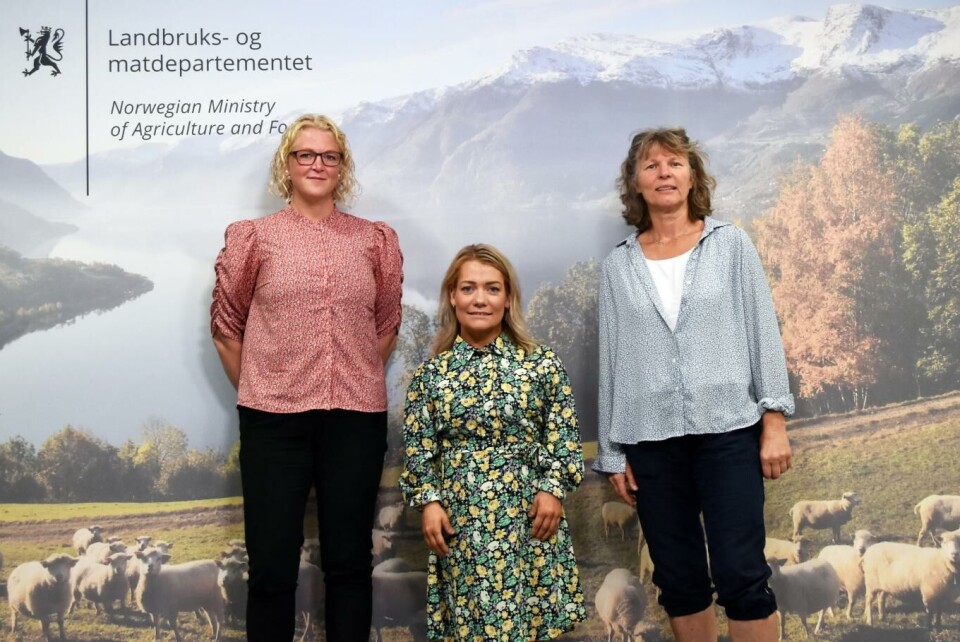 Foto Matminister Sandra Borch har hatt møte med Bondelaget ved Audhild Slapgard og Småbrukerlaget ved Kjersti Hoff om landbrukets egen nedbygging av dyrka mark. Foto: Landbruks- og matdepartementet