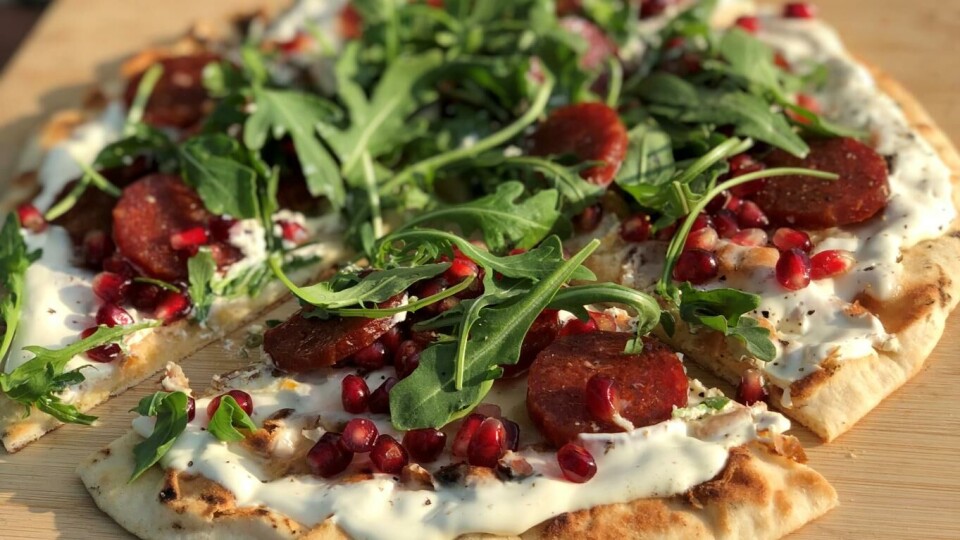 Slik lager du en smakfull pizza på grillen