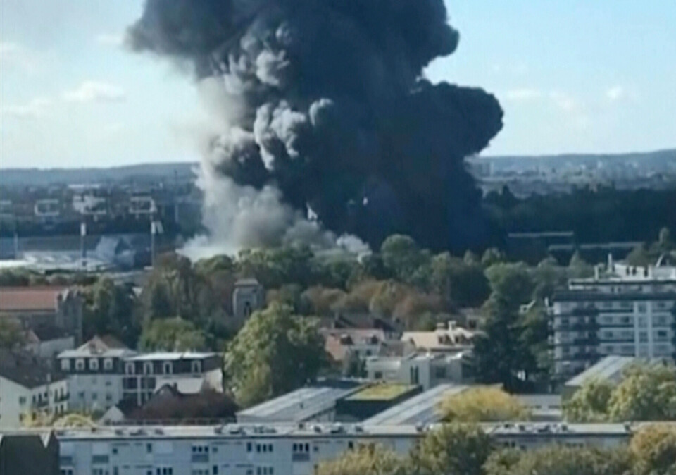 Stort lager med matvarer ødelagt i storbrann i Frankrike
