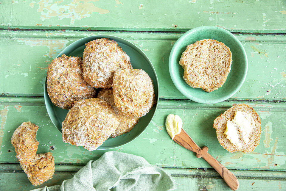 Foto Disse eltefrie rundstykkene kan bakes med rester fra tørre brødskiver. Foto: Brodogkorn.no