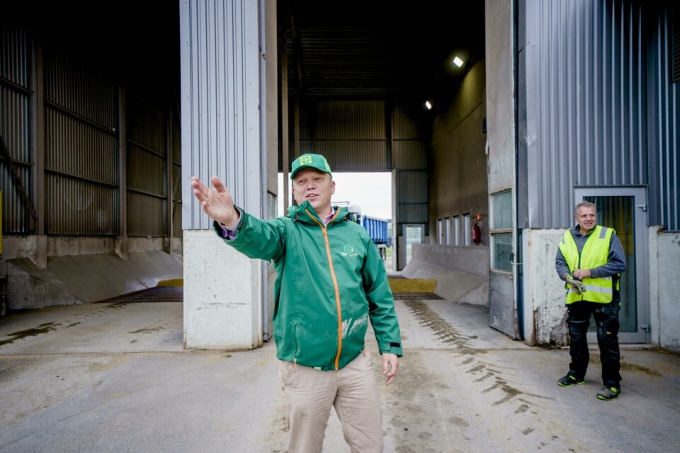 Foto Trygve Slagsvold Vedum (Sp) besøkte denne uken Felleskjøpets kornmottak på Kløfta, men i år hadde han for første gang ikke med seg eget korn. Foto: Stian Lysberg Solum / NTB.