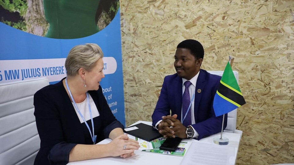 Utviklingsminister Anne Beathe Tvinnereim og Tanzanias minister for miljø og unionssaker Dr. Selemani Said Jafo er enige om å styrke det langsiktige klimasamarbeidet. Foto: Mariken Bruusgaard Harbitz