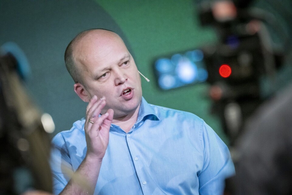 Finansminister Trygve Slagsvold Vedum er i Nord-Norge for å møte laksenæringen. Foto: Heiko Junge, NTB
