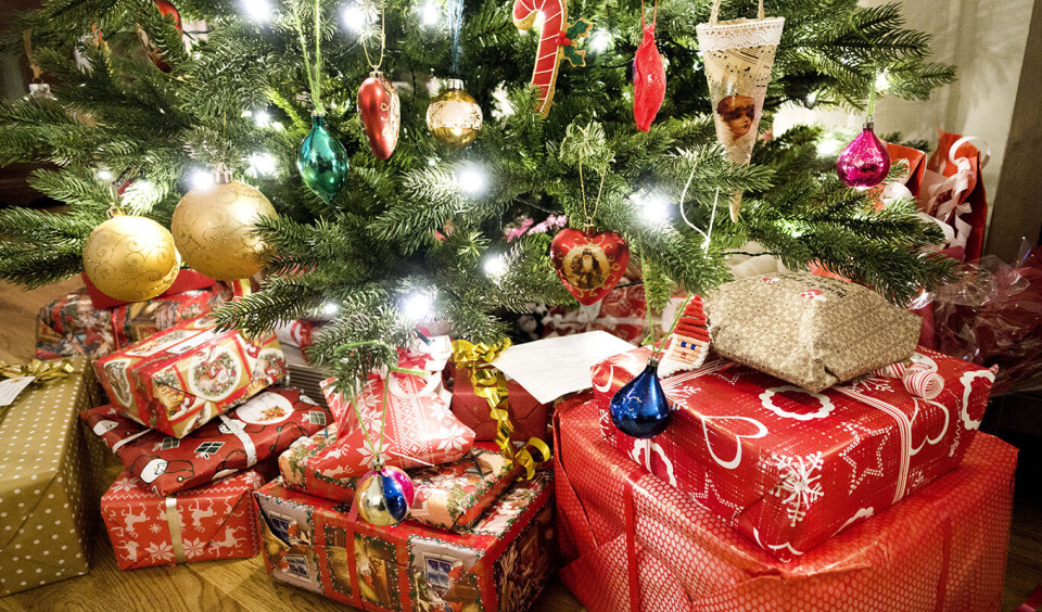 Tradisjoner og egen økonomi veier tyngre enn veldedighet og miljøet når nordmenn feirer jul, ifølge en ny undersøkelse.