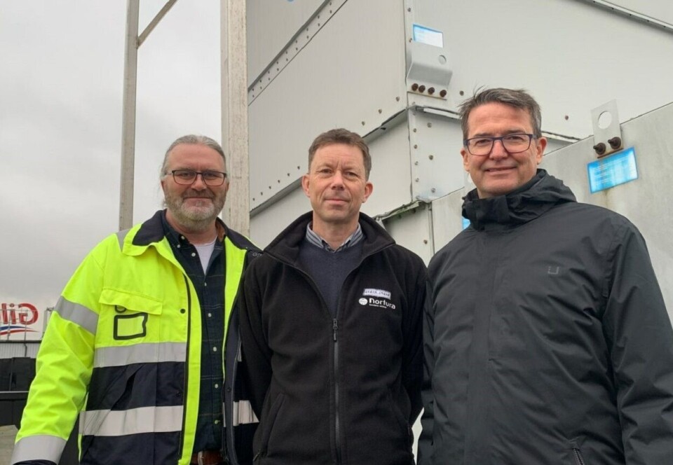 Yngve Solvang, daglig leder i Hybrid Energy, Svein Ingar Johansen, fabrikksjef i Nortura Sarpsborg og Ole Jørgen Andersen, teknisk sjef ved anlegget i Sarpsborg, er sikre på at den grønne investeringen vil gi avkastning. Foto: Nortura