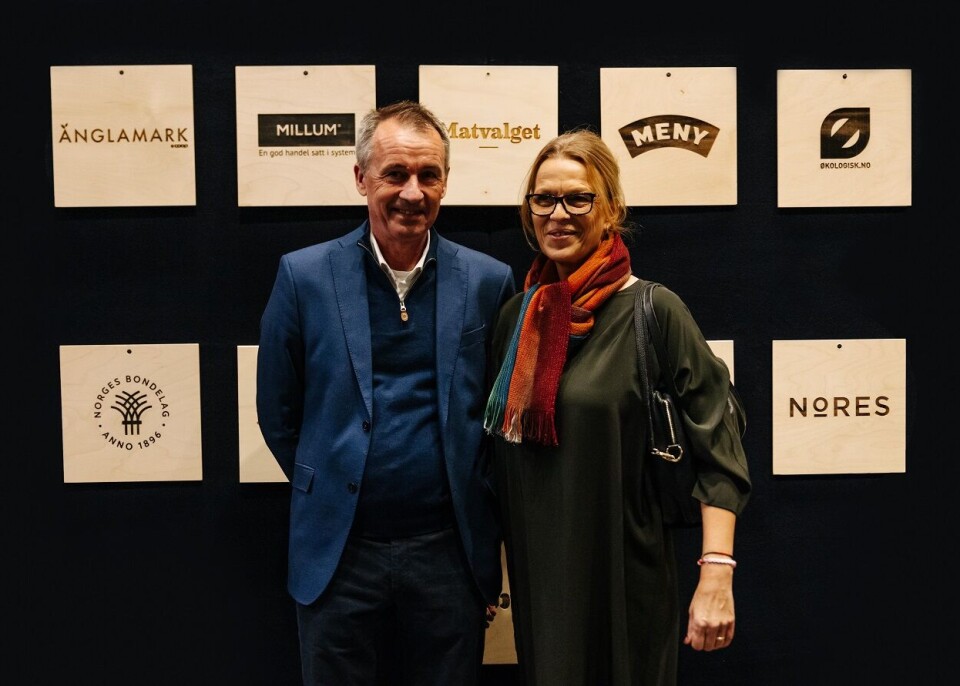 Anders Nordstad ble kåret til Årets formidler under utdelingen av Matprisen 2022. Her sammen med Eva Cecilie Juul Møller. Foto: Magnus Gulliksen / Matprisen