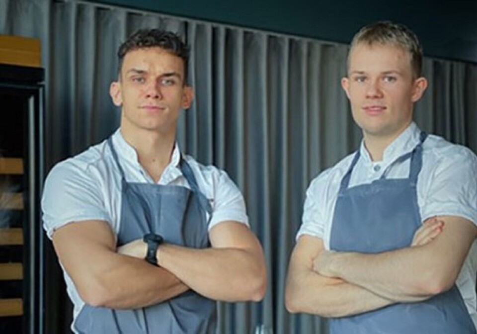De unge kokkene Dominik Literski og Gjermund Solberg, begge fra Kraft Bodega, ser fram til konkurransedagen. Foto: privat