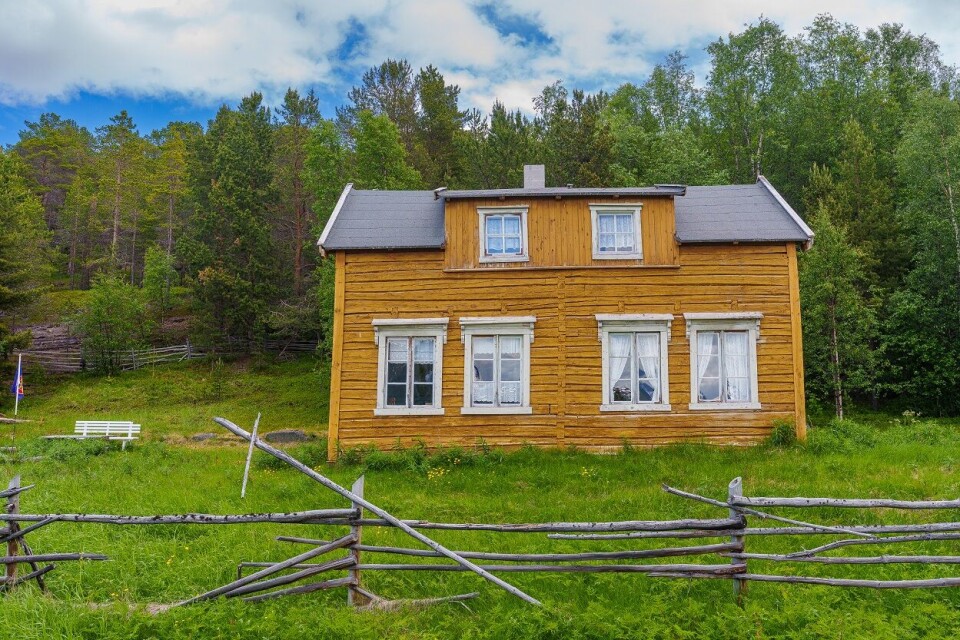 Hottitalo/Hottigården i Storfjord kommune i Nord-Troms er en komplett kvensk gård, med historie tilbake til 1750-tallet. Foto: Ørjan Marakatt Bertelsen | Troms fylkeskommune
