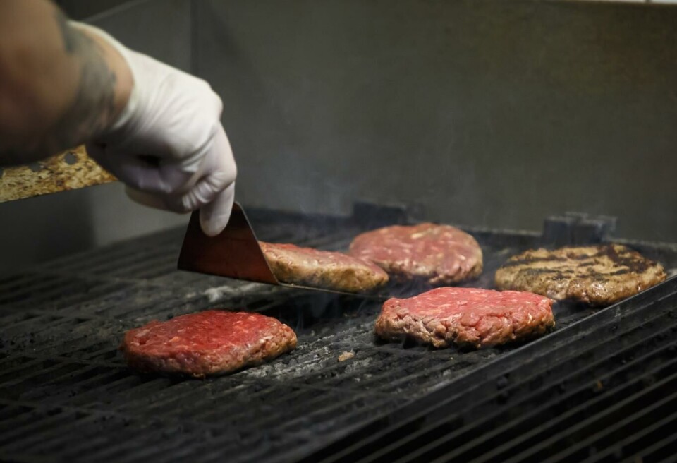 Å spise hamburgere og annet rødt kjøtt bør vi bli mer forsiktige med, ifølge nye nordiske kostholdsanbefalinger.
