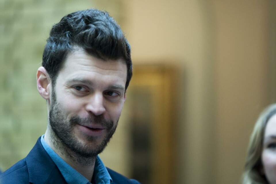 Partileder Bjørnar Moxnes sier Rødt vil stemme subsidiært for regjeringspartienes forslag til lakseskatt.
