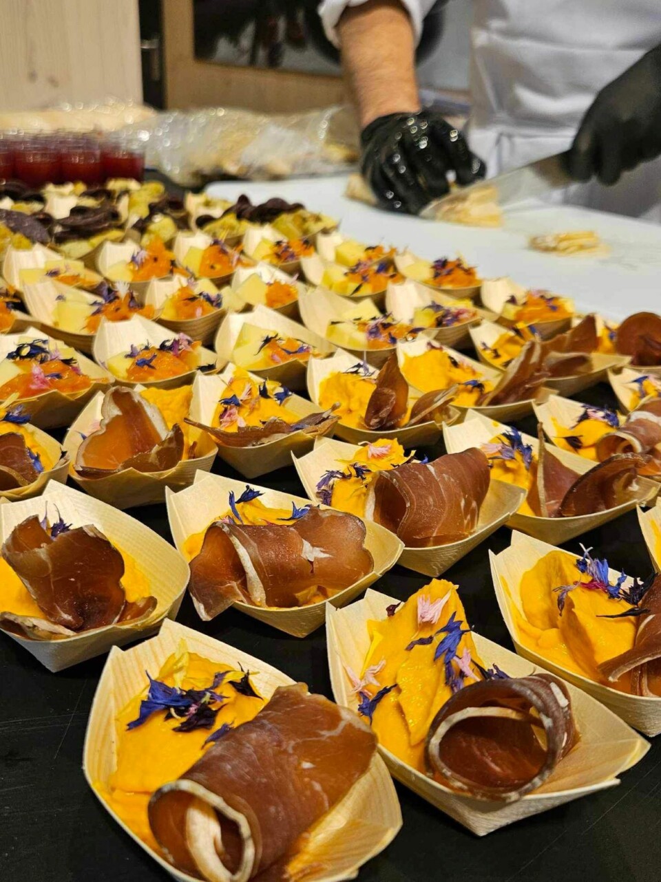 Reinkjøtt med eggerøre var en populær smårett under den internasjonale mat- og reiselivsmessen i Berlin. Foto: Fursetgruppen