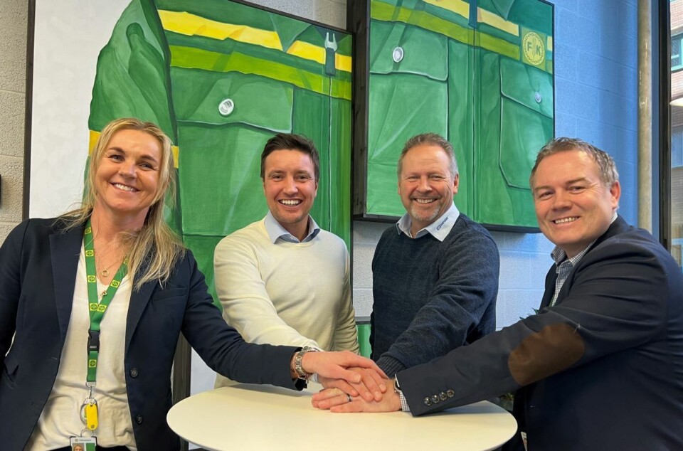 Det tok 18 måneder, men nå er avtalen i boks. Fra venstre nasjonal kategorisjef Trude Maurset Høgheim i Felleskjøpet Agri, kommersiell direktør Toni Kvam og salgssjef Trond Schwartz i Wenaas Workwear og Bård Hauge, produkt- og utviklingssjef EMV i Felleskjøpet Agri. Foto: Karstein Brøndbo | Felleskjøpet
