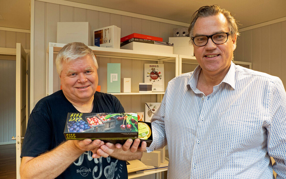 Kortreist emballasje på småskalaprodukter – Inge Bjarte Einarsen (til venstre) og Nils Henrik Møen i Profil Emballasje har funnet et marked for eksklusive gaveesker.