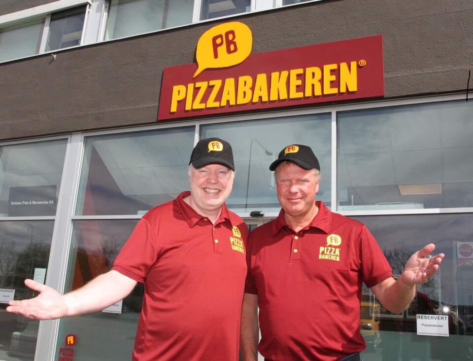Foto Franchisetakere i Lillestrøm er brødrene Petter og Ståle Johansen som her ønsket nye kunder velkommen den 26. april. Med på laget har de også franchisetaker Stig Werner Hansen.