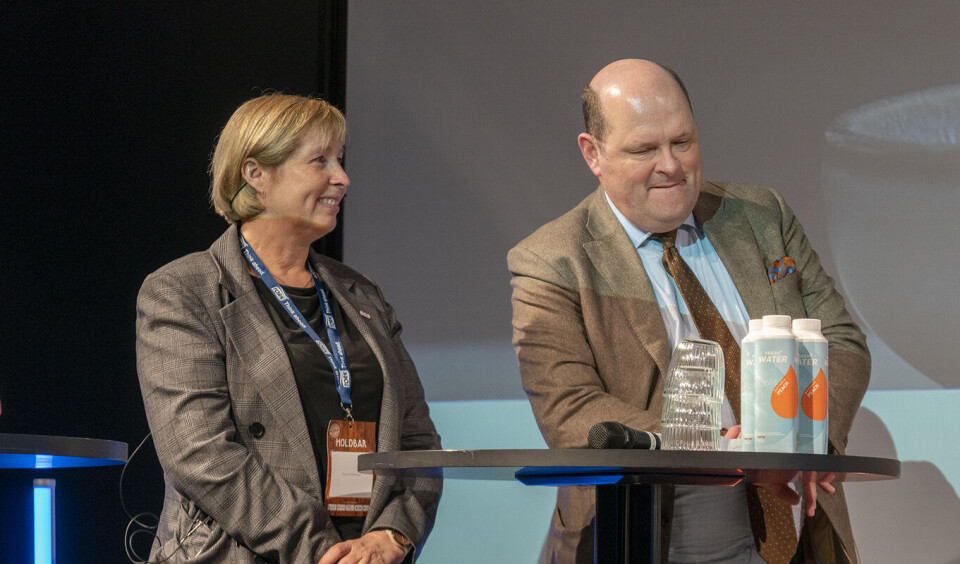 Anne Berit Aker Hansen i Norsk Nærings- og Nytelsesmiddelarbeiderforbund (NNN) og Petter Haas Brubakk i NHO Mat og Drikke mener begge et organisert arbeidsliv er en styrke når sårt tiltrengte fagfolk skal rekrutteres. Foto: Arne Kongsnes