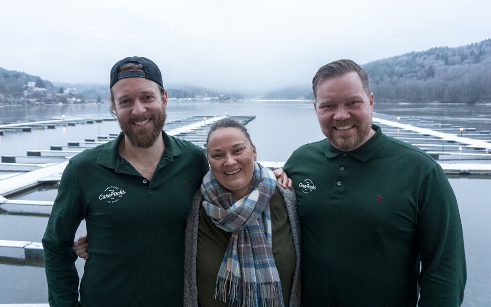 Salgsdirektør Jørgen Røssevold (til venstre) i Carepacks sammen med gründerekteparet May-Rita Kappfjell og Stig Ola Johansen, som også er selskapets daglige leder.