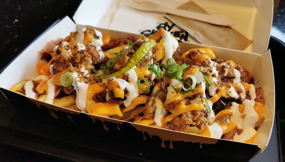 Foto På menyen finner vi også et stort utvalg av tilbehør og dipper, som loaded fries og «smoked hot sauce».
