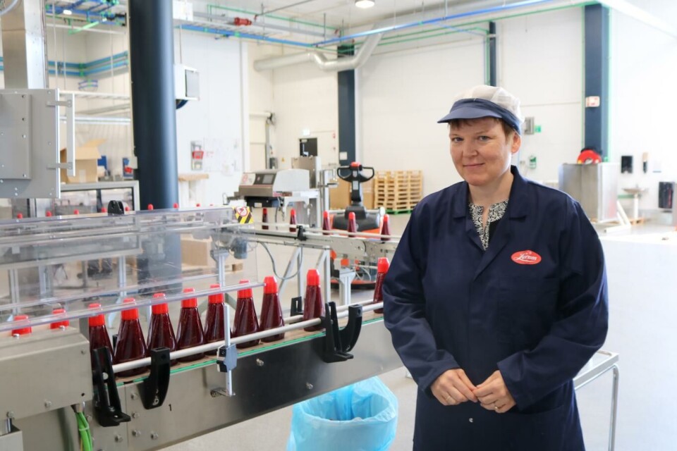 Foto Trine Lerum Hjellhaug i den nye fabrikken hvor det produseres syltetøy.