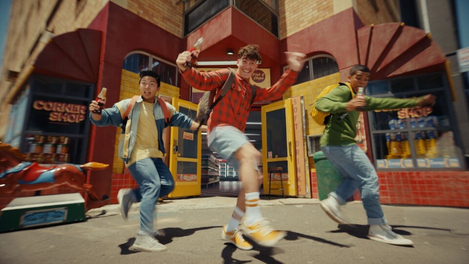 Coca-Cola beskrevet med musikk og dans