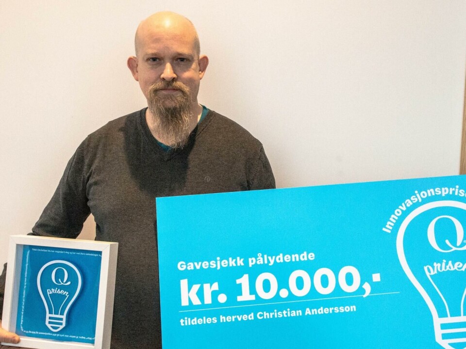 Christian Andersson mottok Q Innovasjonspris for sine helt ærlige tilbakemeldinger og idéer for å gjøre Skyr-emballasjen mer klimasmart.