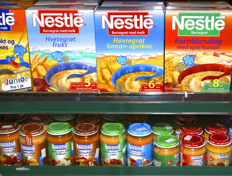 Nestlé produserer alt fra kaffe og sjokolade via potetmos og buljong til barnemat. Den sveitsiske matvaregiganten endrer nå ernæringsstrategi etter at Financial Times lekket et internt dokument selskapet skriver at over halvparten av deres produkter ikke oppfyller dagens helsekrav. Arkivfoto: NTB