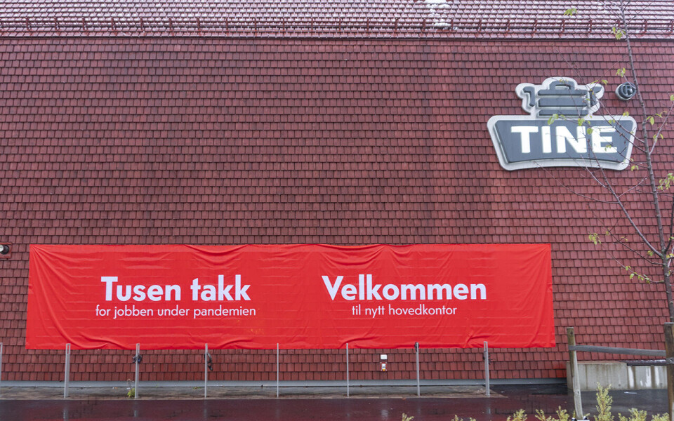 Foto I oktober åpnet Tines nye hovedkontor på Kalbakken. Slik hilses de ansatte velkommen. Foto: Arne Kongsnes