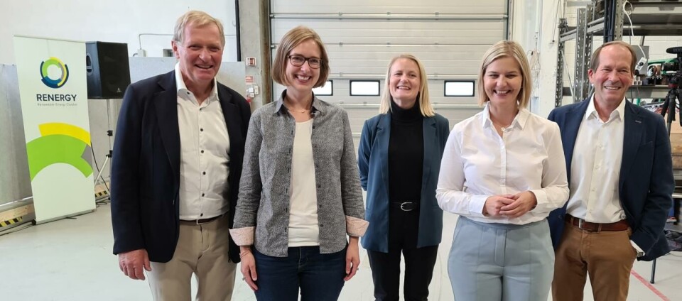Fra pressekonferansen: Fra venstre: Erik Ianssen, eier av Selfa Arctic AS og daglig leder i Hymatech AS, Næringsminister Iselin Nybø, forsker Eirill Bachmann Mehammer ved SINTEF Energi, Kunnskaps- og integreringsminister Guri Melby og Olav Rygvold, Styreleder i Renergy.